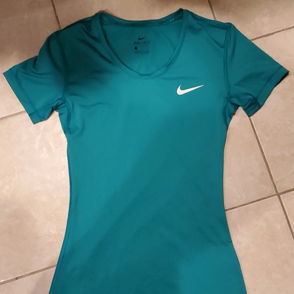Nike tshirt - Picture 1 of 1